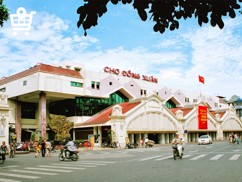 Khung cảnh mặt tiền chợ Đồng Xuân