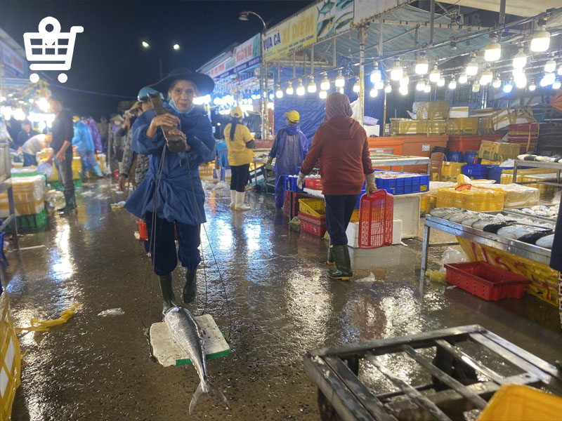 Chợ bán sỉ nên có cả bán đêm cho các tiểu thương tới nhập hàng